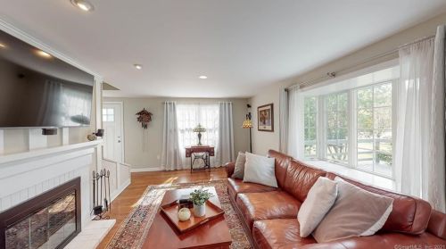 10 Spring Hill Rd, Southington CT  06489-1522 exterior