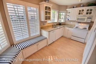 11312 Roundelay Rd, Hollywood FL  33026-1352 exterior