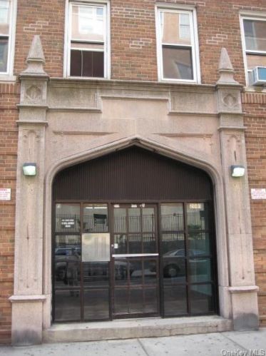 2081 Cruger Ave, Bronx, NY 10462-2385