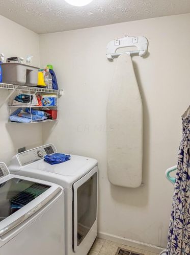 115 Springhouse Dr, Englewood OH  45322-8795 exterior