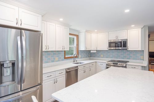 12 Happy Ave, Derry NH  03038-5419 exterior