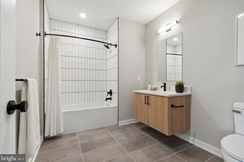 308 Chelten Ave, Philadelphia PA  19144-3859 exterior