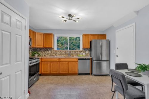 7 Tiffany Blvd, Newark NJ  07104-2415 exterior