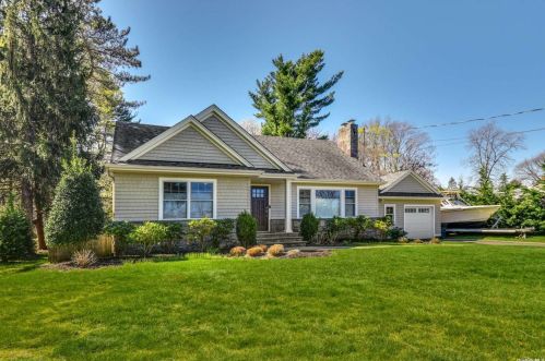 18 Belknap Dr, Northport, NY 11768-3402