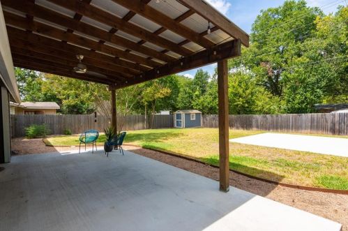 8016 Briarwood Ln, Austin TX 78757-6929 exterior