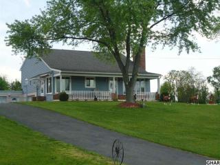 1827 Suncrest Dr, Carlisle, PA 17013-1192