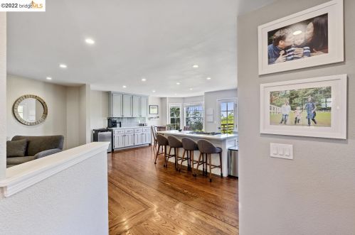 2820 Burton Dr, Oakland, CA 94611-1702