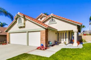 1348 Beringer Ln, Vista, CA 92081-5312