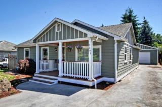 3201 Roxbury St, Seattle, WA 98126-4153