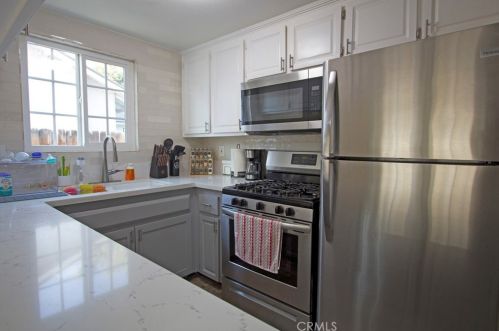 6001 Stone Bridge Ln, Bakersfield CA  93313-3386 exterior