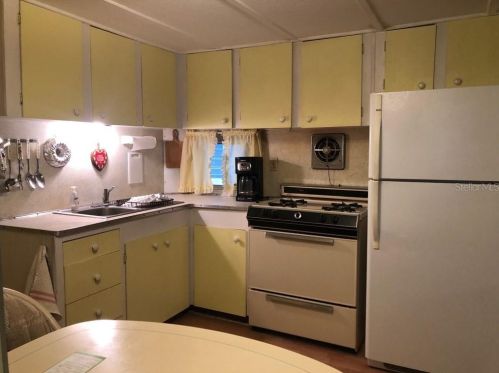 2132 Kepner Dr, Tarpon Springs FL  34691-4248 exterior