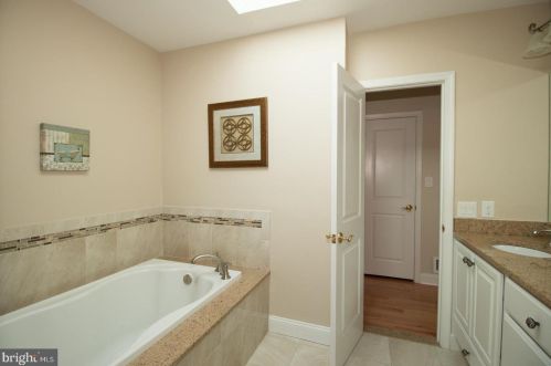 501 Sayre Dr, Princeton NJ  08540-5855 exterior