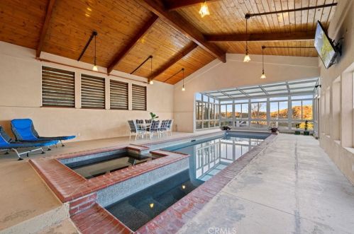 26945 Brooken Ave, Santa Clarita CA  91387-3904 exterior
