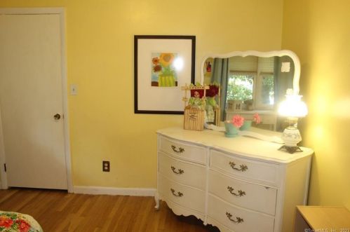 84 Columbine Dr, Bridgeport CT  06611-4601 exterior