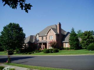 129 Country Club Dr, Hendersonville, TN 37075-4041