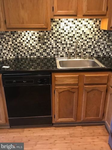 202 Salem Ct, Princeton NJ  08540-7038 exterior