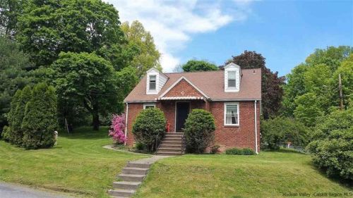 26 Larch St, Kingston, NY 12401-3118