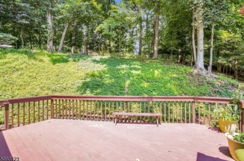 6 Dl Rd, Greystone Park NJ  07950-3303 exterior