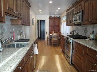 29 Aberfoyle Rd, New Rochelle NY  10804-3526 exterior