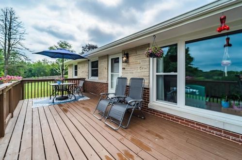 108 Burrellton Dr, New Kensington, PA 15068-2408