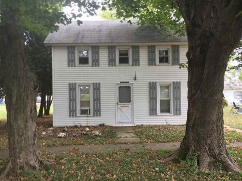 105 4th St, Ambia, IN 47917-8536