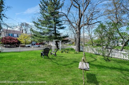 914 Central Ave, Tinton Falls NJ  07712-5735 exterior