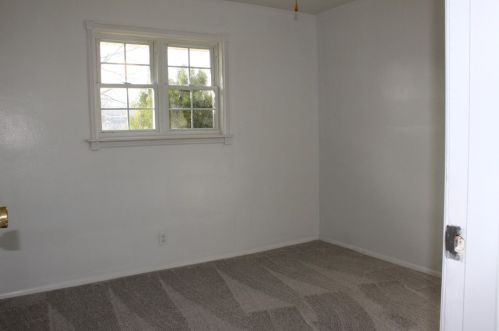 1 Nancy Dr, Jeannette PA  15644-1040 exterior