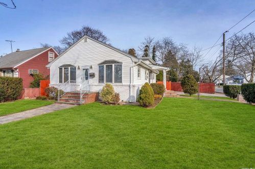 1147 Bellmore Rd, North Bellmore NY  11710-3701 exterior