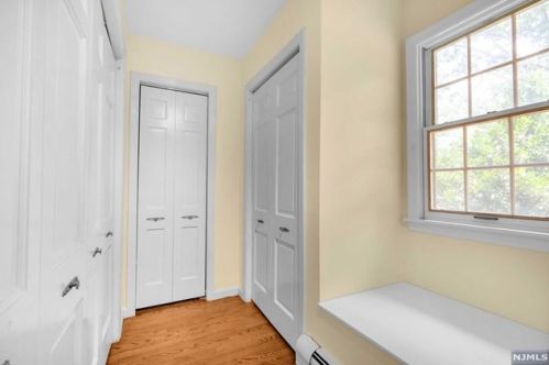 824 Norgate Dr, Ridgewood NJ 07450-2118 exterior