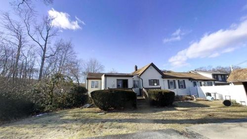 44 Bartholomew St, Peabody, MA 01960-6204