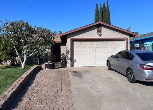 6055 Arcaro Dr, Riverbank, CA 95367-3138