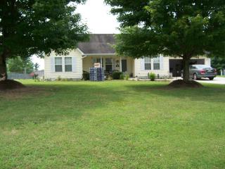 3456 Riveroaks Dr, Cookeville, TN 38506-6405