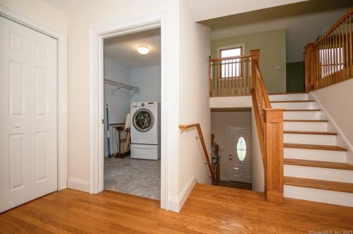 11 High Mdw Rd, Huntington CT 06484-3475 exterior