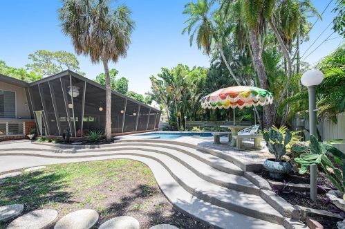4610 Cypress Way, Saint Petersburg FL  33705-4526 exterior