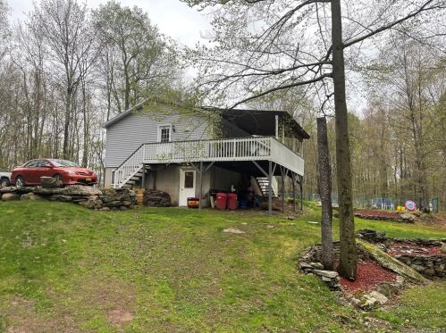 32 Mohawk Cir, Ferndale, NY 12734-4112