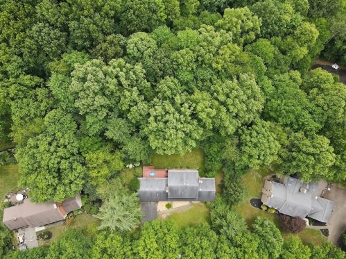 311 Hallsborough Dr, Pittsburgh, PA 15238-1640