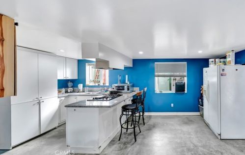 17119 Saticoy St, Van Nuys CA 91406-2146 exterior