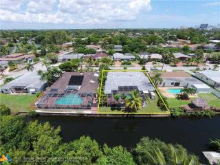 2320 195th St, Miami, FL 33180-2130