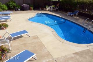 300 Hammond Pond Pkwy, Boston MA  02467 exterior