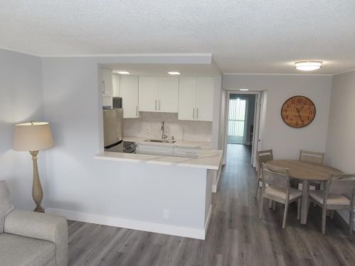 101 Hastings G, West Palm Beach, FL 33417-1215