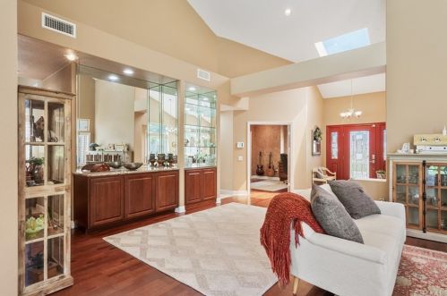 732 Buckingham Dr, Redlands CA  92374-6421 exterior