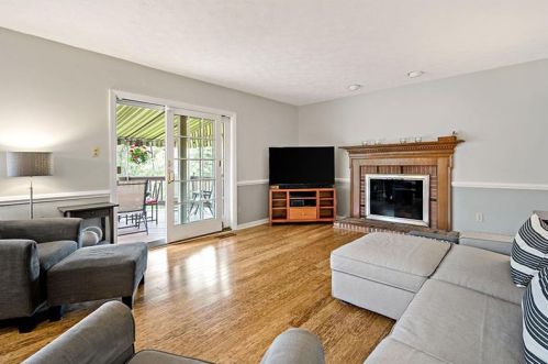 1049 Lakemont Dr, Bridgeville PA  15017-1264 exterior