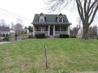 3407 Oak Lawn Dr, Clarksville, TN 37042-5898