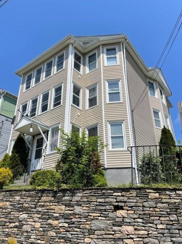 75 Hayes St, New Britain, CT 06053-2813