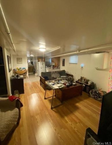2824 Wellman Ave, Bronx NY  10461-5425 exterior
