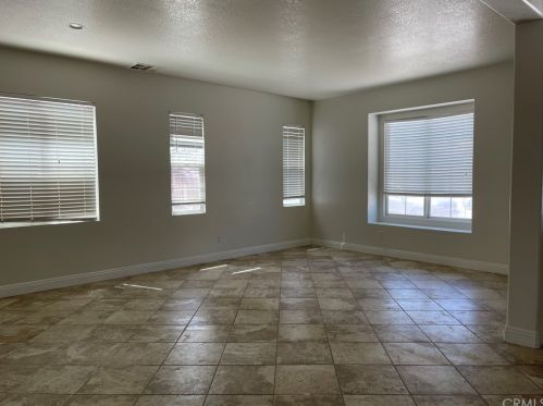 12373 Los Moras Way, Victorville CA  92392-4804 exterior