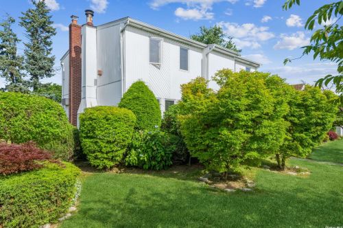 185 Patton Blvd, New Hyde Park, NY 11040-1706