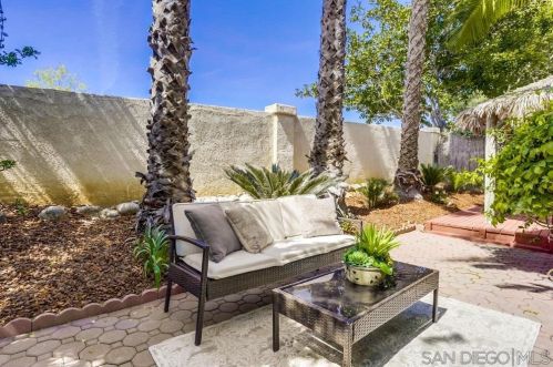 916 Alyssum Rd, Carlsbad CA  92011-3907 exterior