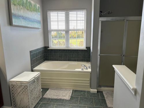 1690 Wagon Wheel Dr, Easton PA  18040-8273 exterior