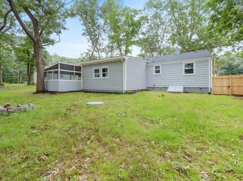 91 Windsor Park Dr, Coventry RI  02816-5353 exterior